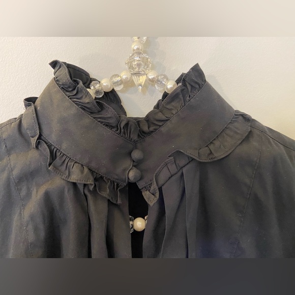 Stylish black blouse from Episode - Picture 2 of 4